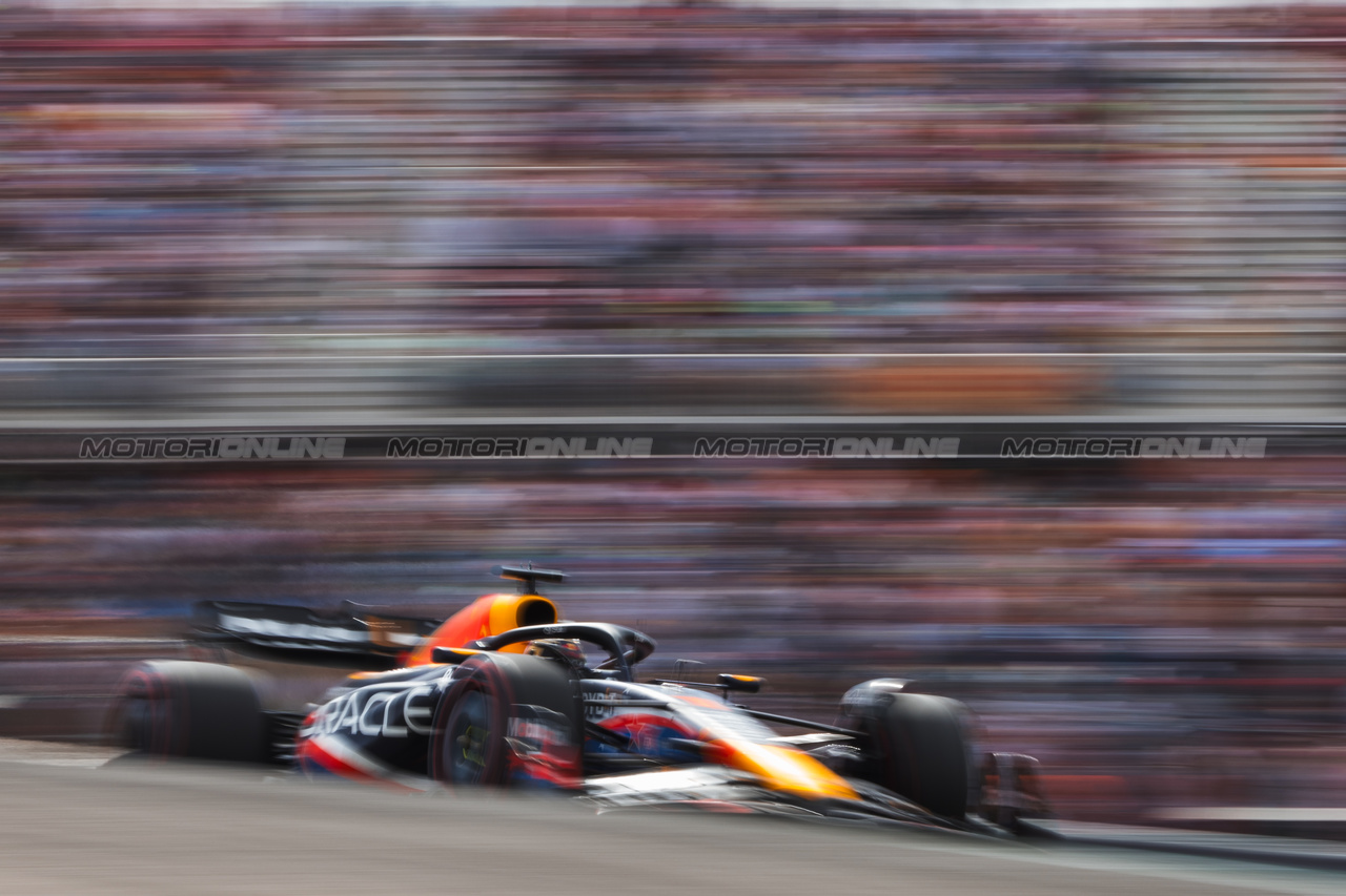 GP STATI UNITI, Max Verstappen (NLD) Red Bull Racing RB19.

21.10.2023. Formula 1 World Championship, Rd 19, United States Grand Prix, Austin, Texas, USA, Sprint Day.

- www.xpbimages.com, EMail: requests@xpbimages.com © Copyright: Bearne / XPB Images