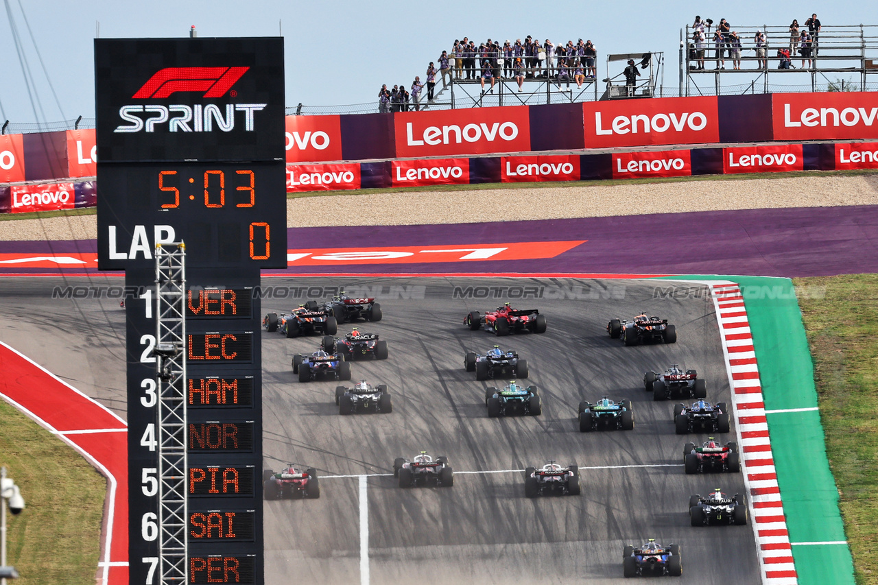 GP STATI UNITI, Logan Sargeant (USA) Williams Racing FW45 at the partenza of Sprint.

21.10.2023. Formula 1 World Championship, Rd 19, United States Grand Prix, Austin, Texas, USA, Sprint Day.

- www.xpbimages.com, EMail: requests@xpbimages.com © Copyright: Batchelor / XPB Images