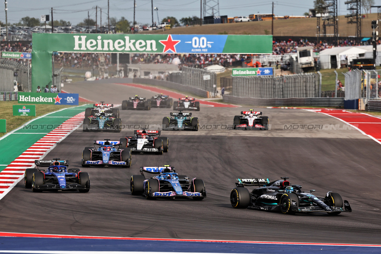 GP STATI UNITI, George Russell (GBR) Mercedes AMG F1 W14 davanti a Pierre Gasly (FRA) Alpine F1 Team A523 e Alexander Albon (THA) Williams Racing FW45 at the partenza of Sprint.

21.10.2023. Formula 1 World Championship, Rd 19, United States Grand Prix, Austin, Texas, USA, Sprint Day.

- www.xpbimages.com, EMail: requests@xpbimages.com © Copyright: Moy / XPB Images