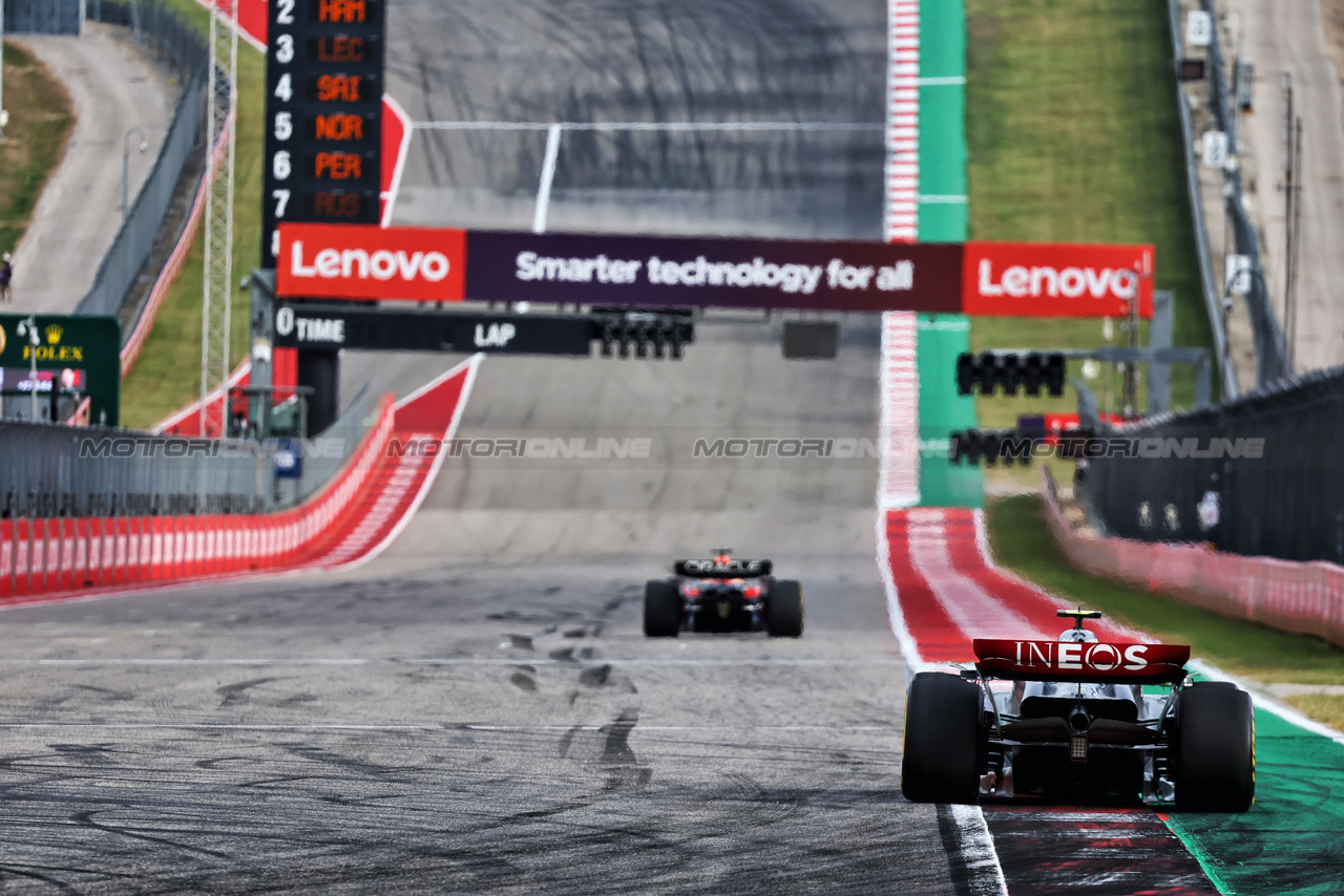 GP STATI UNITI, Lewis Hamilton (GBR) Mercedes AMG F1 W14.

21.10.2023. Formula 1 World Championship, Rd 19, United States Grand Prix, Austin, Texas, USA, Sprint Day.

- www.xpbimages.com, EMail: requests@xpbimages.com © Copyright: Batchelor / XPB Images