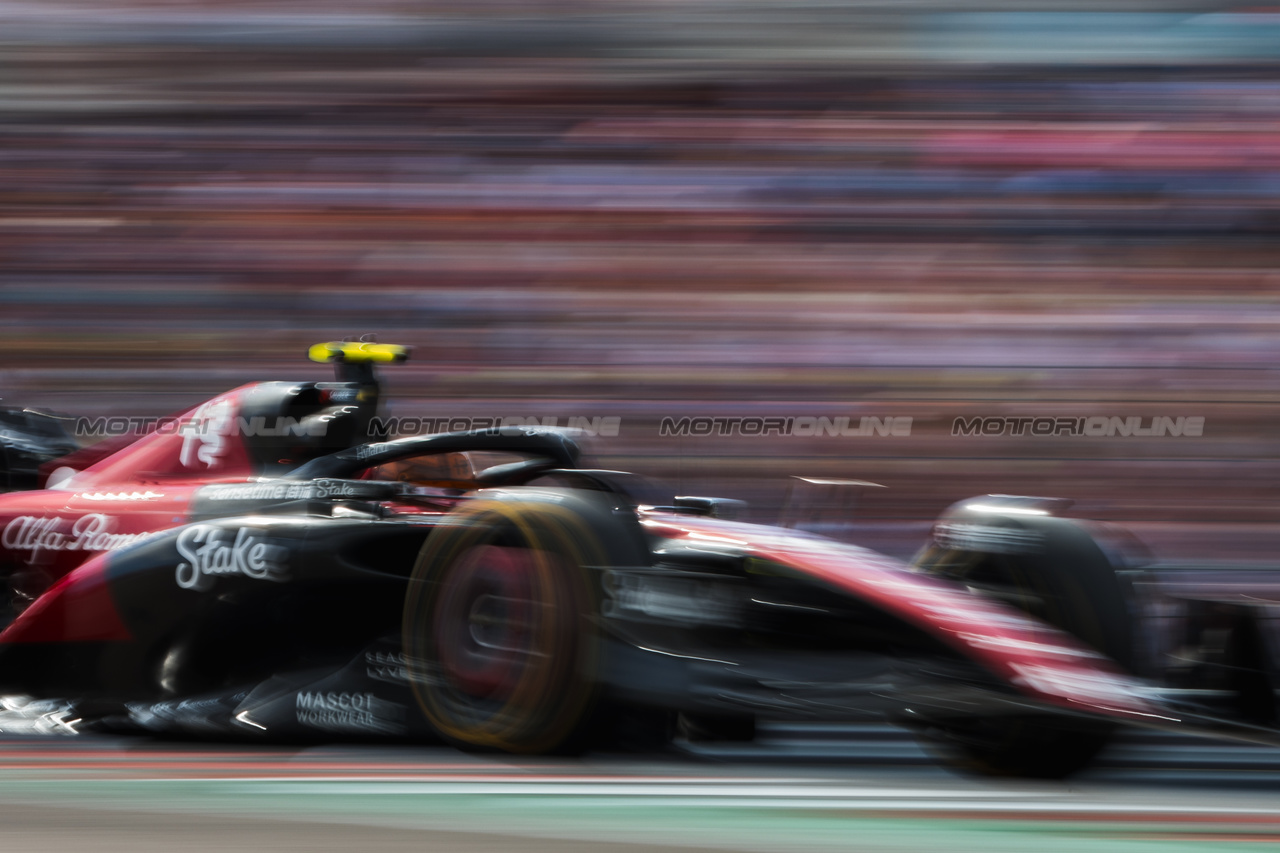 GP STATI UNITI, Zhou Guanyu (CHN) Alfa Romeo F1 Team C43.

21.10.2023. Formula 1 World Championship, Rd 19, United States Grand Prix, Austin, Texas, USA, Sprint Day.

- www.xpbimages.com, EMail: requests@xpbimages.com © Copyright: Bearne / XPB Images