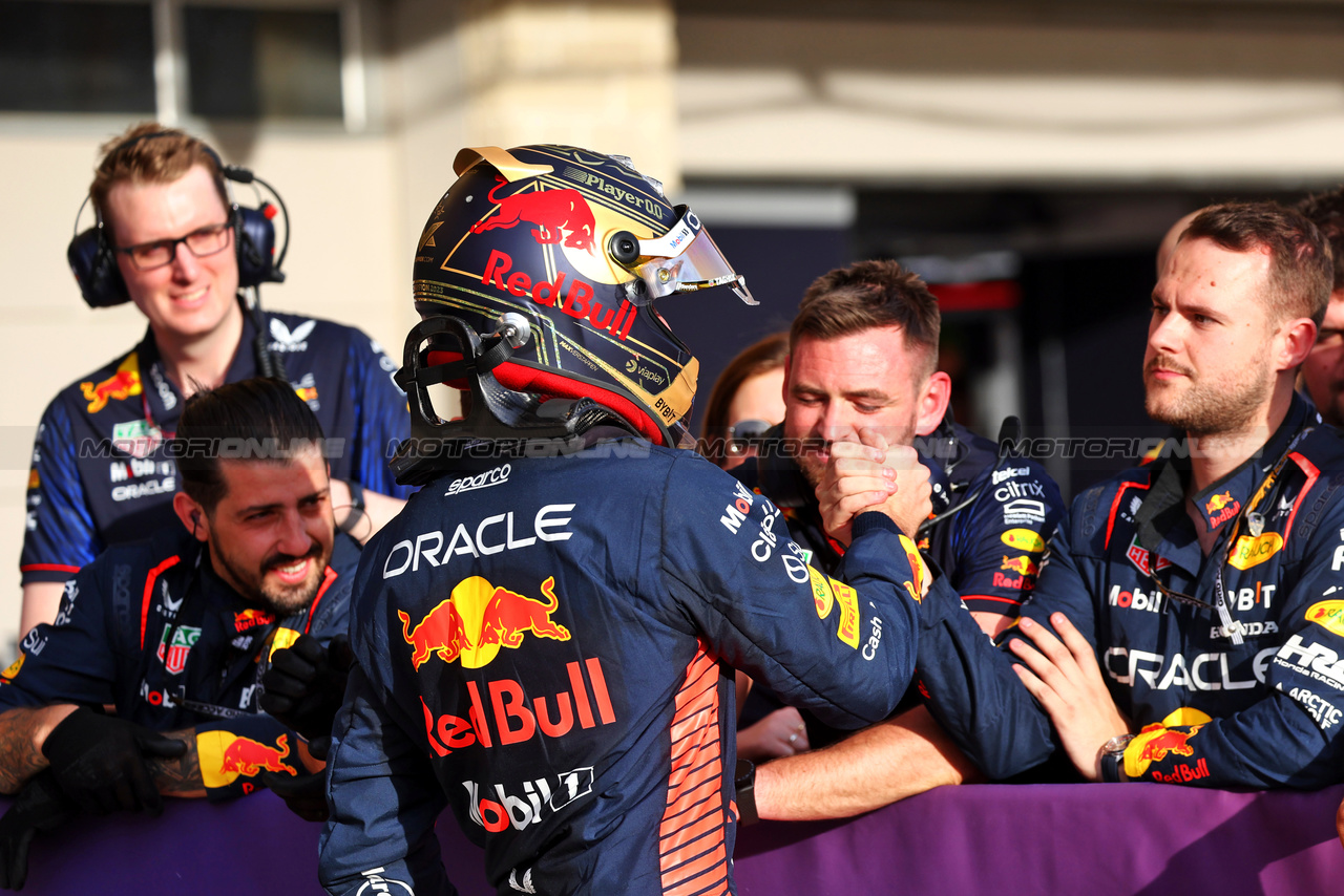 GP STATI UNITI, Sprint winner Max Verstappen (NLD) Red Bull Racing celebrates in parc ferme.

21.10.2023. Formula 1 World Championship, Rd 19, United States Grand Prix, Austin, Texas, USA, Sprint Day.

- www.xpbimages.com, EMail: requests@xpbimages.com © Copyright: Batchelor / XPB Images