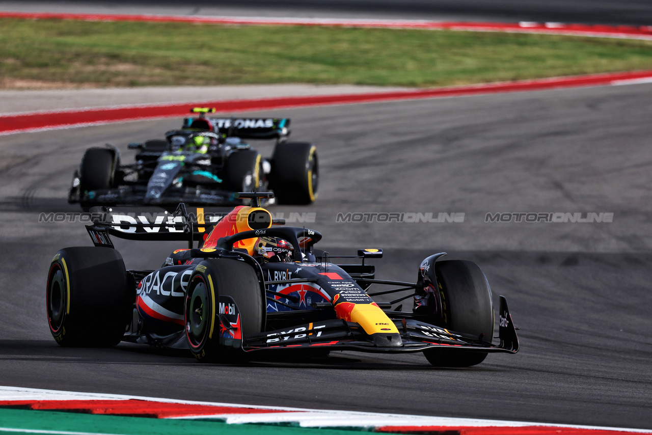 GP STATI UNITI, Max Verstappen (NLD) Red Bull Racing RB19.

21.10.2023. Formula 1 World Championship, Rd 19, United States Grand Prix, Austin, Texas, USA, Sprint Day.

- www.xpbimages.com, EMail: requests@xpbimages.com © Copyright: Batchelor / XPB Images