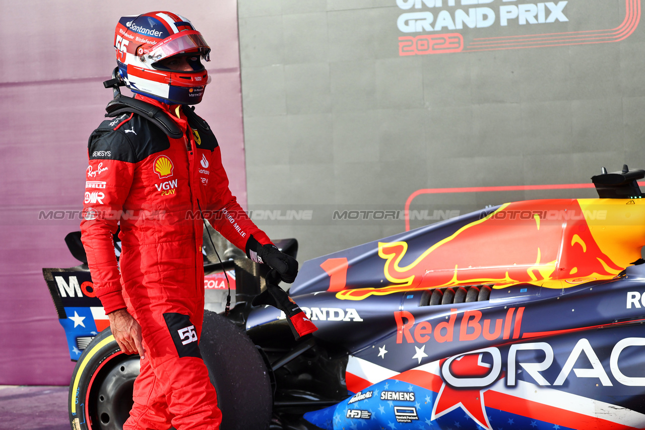 GP STATI UNITI, Carlos Sainz Jr (ESP) Ferrari in Sprint parc ferme.

21.10.2023. Formula 1 World Championship, Rd 19, United States Grand Prix, Austin, Texas, USA, Sprint Day.

- www.xpbimages.com, EMail: requests@xpbimages.com © Copyright: Batchelor / XPB Images