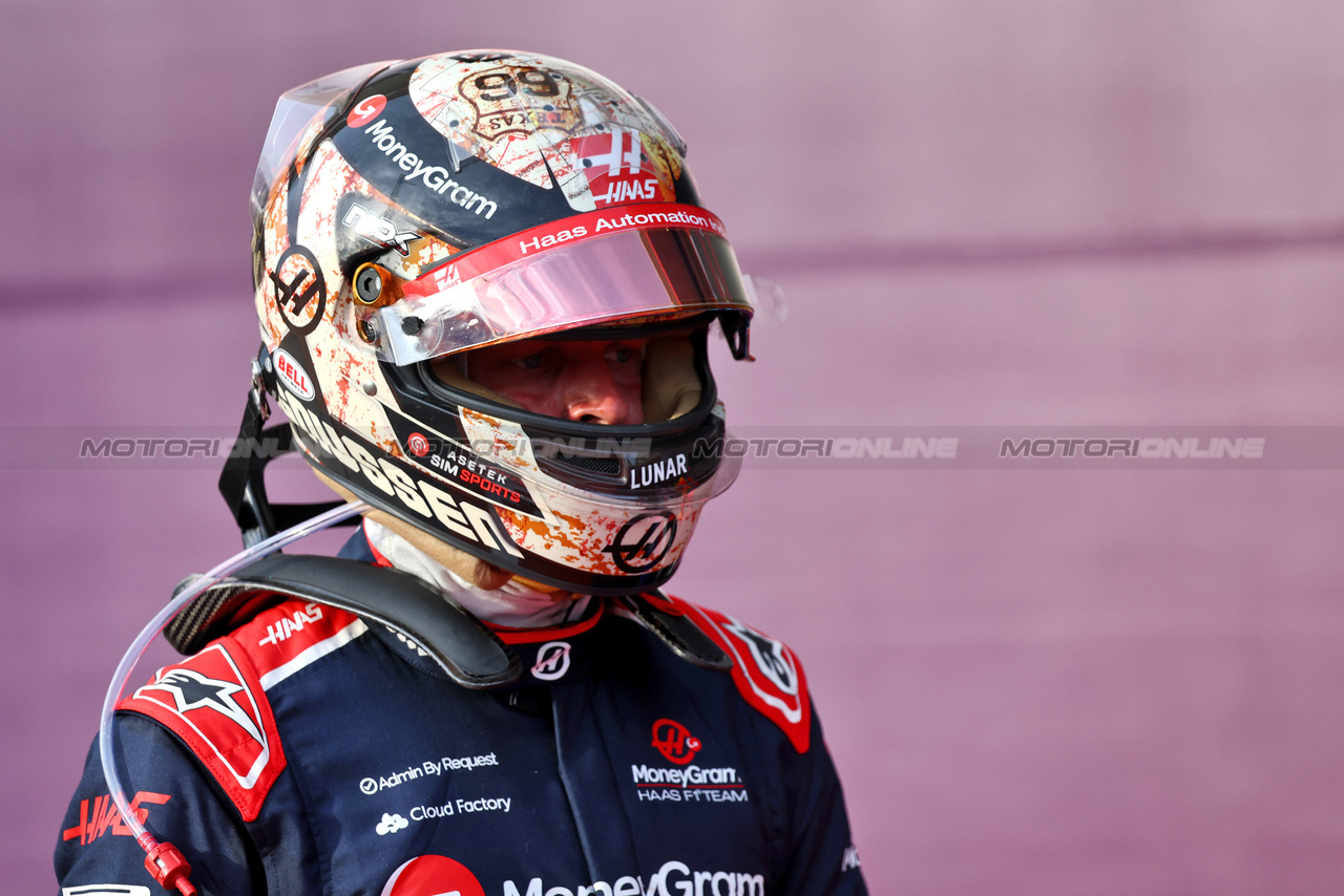 GP STATI UNITI, Kevin Magnussen (DEN) Haas F1 Team in Sprint parc ferme.

21.10.2023. Formula 1 World Championship, Rd 19, United States Grand Prix, Austin, Texas, USA, Sprint Day.

- www.xpbimages.com, EMail: requests@xpbimages.com © Copyright: Batchelor / XPB Images