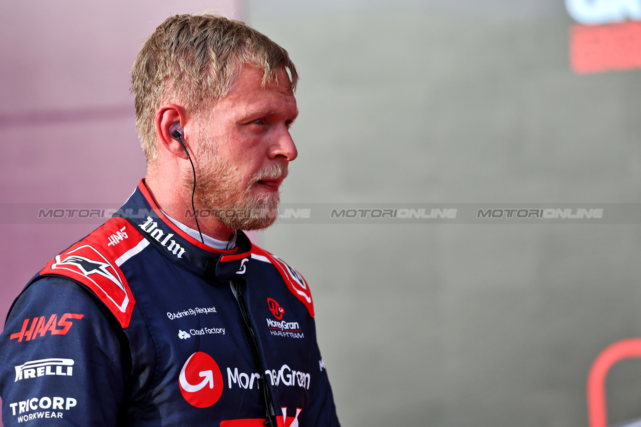 GP STATI UNITI, Kevin Magnussen (DEN) Haas F1 Team in Sprint parc ferme.

21.10.2023. Formula 1 World Championship, Rd 19, United States Grand Prix, Austin, Texas, USA, Sprint Day.

- www.xpbimages.com, EMail: requests@xpbimages.com © Copyright: Batchelor / XPB Images