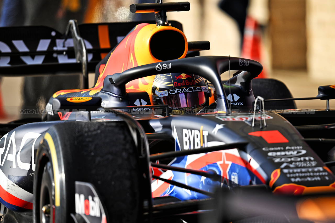 GP STATI UNITI, Sprint winner Max Verstappen (NLD) Red Bull Racing RB19 in parc ferme.

21.10.2023. Formula 1 World Championship, Rd 19, United States Grand Prix, Austin, Texas, USA, Sprint Day.

- www.xpbimages.com, EMail: requests@xpbimages.com © Copyright: Price / XPB Images