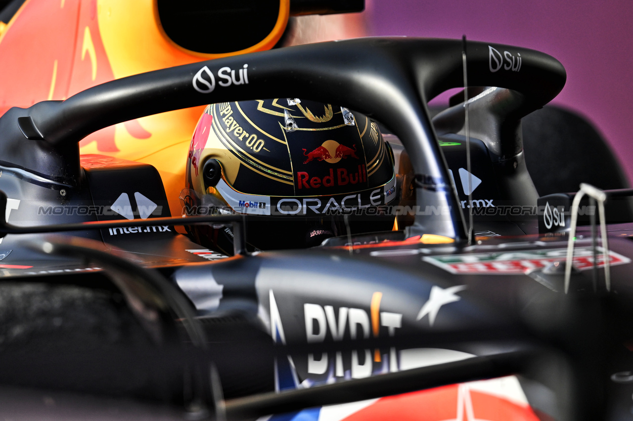 GP STATI UNITI, Sprint winner Max Verstappen (NLD) Red Bull Racing RB19 in parc ferme.

21.10.2023. Formula 1 World Championship, Rd 19, United States Grand Prix, Austin, Texas, USA, Sprint Day.

- www.xpbimages.com, EMail: requests@xpbimages.com © Copyright: Price / XPB Images