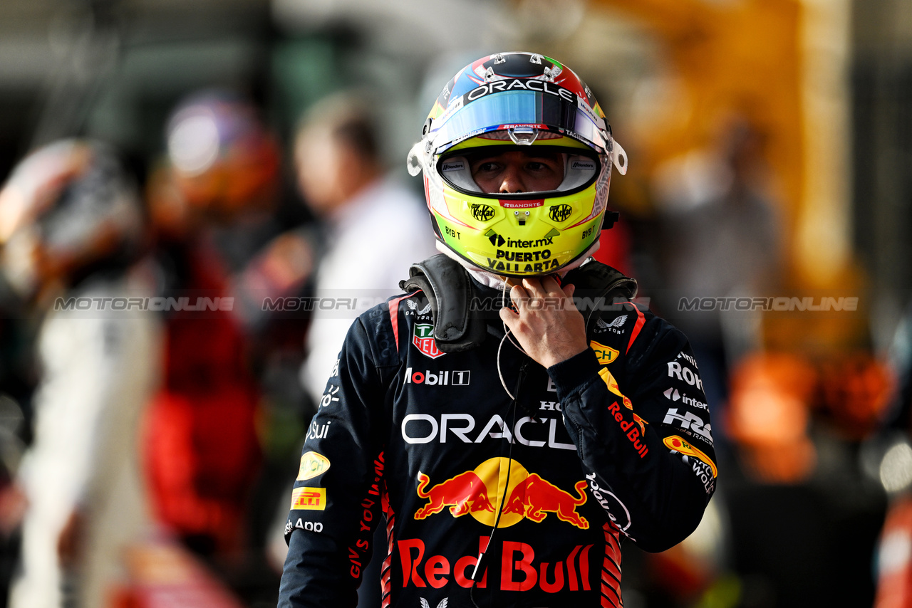 GP STATI UNITI, Sergio Perez (MEX) Red Bull Racing in Sprint parc ferme.

21.10.2023. Formula 1 World Championship, Rd 19, United States Grand Prix, Austin, Texas, USA, Sprint Day.

- www.xpbimages.com, EMail: requests@xpbimages.com © Copyright: Price / XPB Images