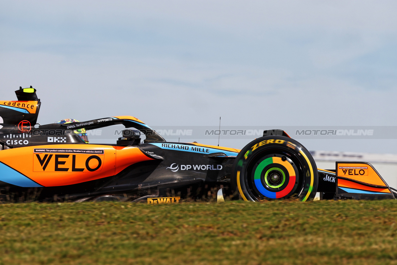 GP STATI UNITI, Lando Norris (GBR) McLaren MCL60.

21.10.2023. Formula 1 World Championship, Rd 19, United States Grand Prix, Austin, Texas, USA, Sprint Day.

 - www.xpbimages.com, EMail: requests@xpbimages.com © Copyright: Coates / XPB Images