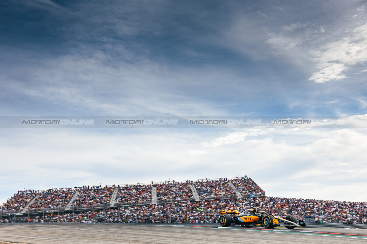 GP STATI UNITI, Oscar Piastri (AUS) McLaren MCL60.

21.10.2023. Formula 1 World Championship, Rd 19, United States Grand Prix, Austin, Texas, USA, Sprint Day.

- www.xpbimages.com, EMail: requests@xpbimages.com © Copyright: Bearne / XPB Images