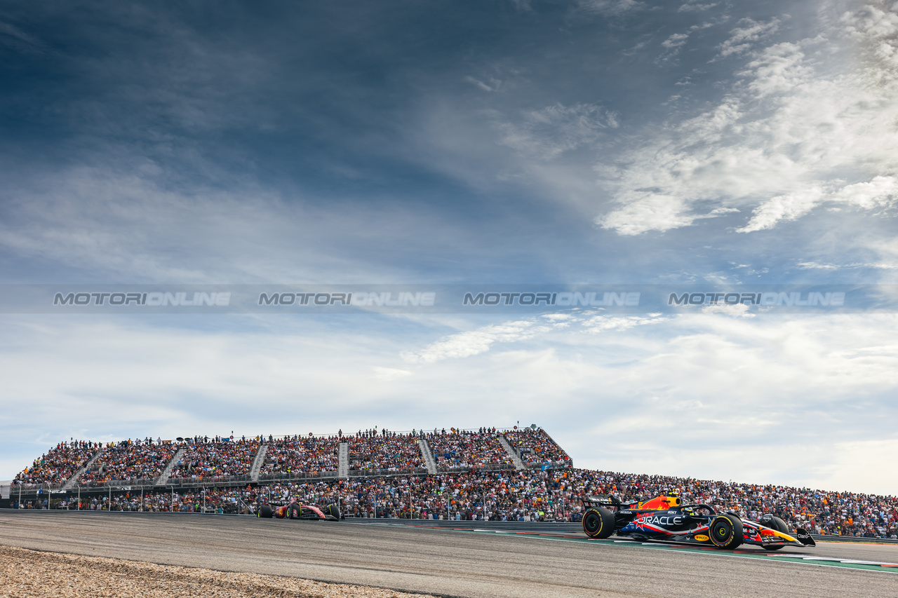 GP STATI UNITI, Sergio Perez (MEX) Red Bull Racing RB19.

21.10.2023. Formula 1 World Championship, Rd 19, United States Grand Prix, Austin, Texas, USA, Sprint Day.

- www.xpbimages.com, EMail: requests@xpbimages.com © Copyright: Bearne / XPB Images