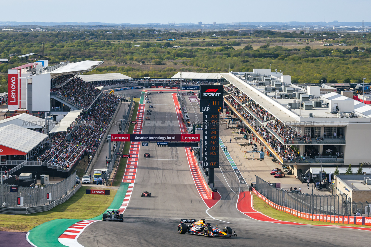 GP STATI UNITI, Max Verstappen (NLD) Red Bull Racing RB19.

21.10.2023. Formula 1 World Championship, Rd 19, United States Grand Prix, Austin, Texas, USA, Sprint Day.

- www.xpbimages.com, EMail: requests@xpbimages.com © Copyright: Bearne / XPB Images