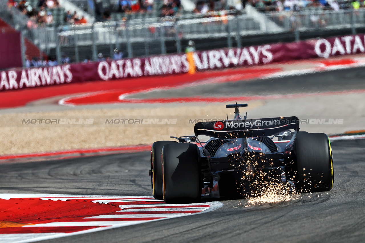 GP STATI UNITI, Kevin Magnussen (DEN) Haas VF-23 sends sparks flying.

21.10.2023. Formula 1 World Championship, Rd 19, United States Grand Prix, Austin, Texas, USA, Sprint Day.

 - www.xpbimages.com, EMail: requests@xpbimages.com © Copyright: Coates / XPB Images