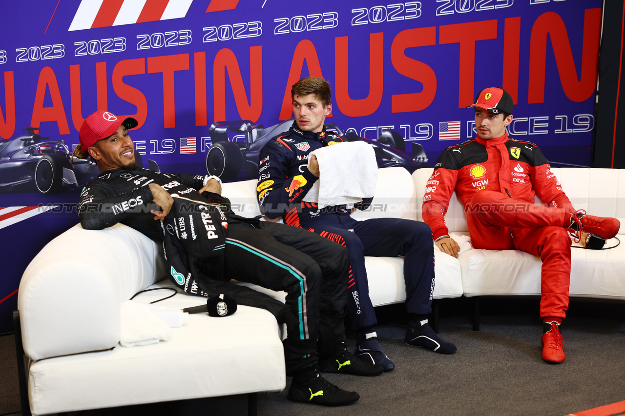 GP STATI UNITI, (L to R): Lewis Hamilton (GBR) Mercedes AMG F1; Max Verstappen (NLD) Red Bull Racing; e Charles Leclerc (MON) Ferrari,  in the post Sprint FIA Press Conference.

21.10.2023. Formula 1 World Championship, Rd 19, United States Grand Prix, Austin, Texas, USA, Sprint Day.

- www.xpbimages.com, EMail: requests@xpbimages.com © Copyright: Batchelor / XPB Images
