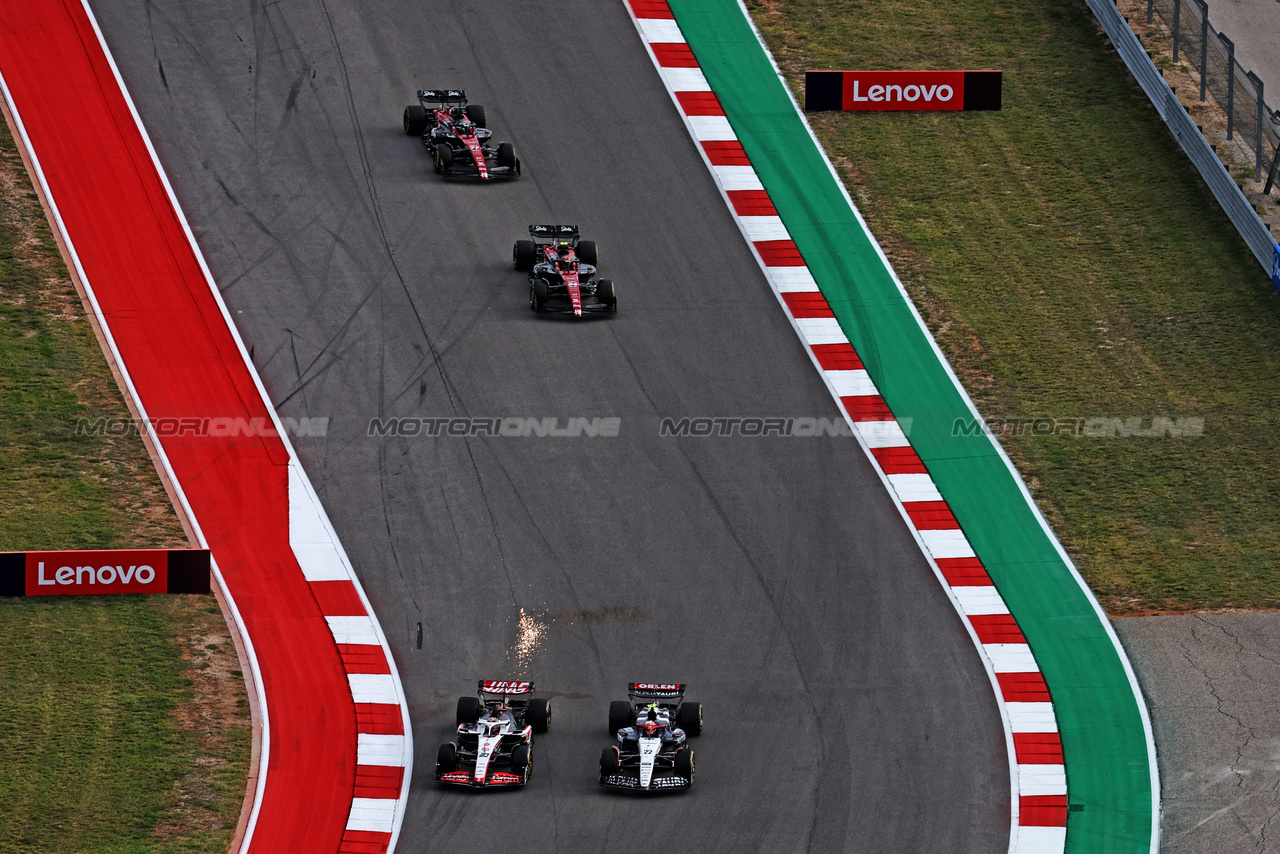 GP STATI UNITI, Kevin Magnussen (DEN) Haas VF-23 e Yuki Tsunoda (JPN) AlphaTauri AT04 battle for position.

21.10.2023. Formula 1 World Championship, Rd 19, United States Grand Prix, Austin, Texas, USA, Sprint Day.

 - www.xpbimages.com, EMail: requests@xpbimages.com © Copyright: Coates / XPB Images