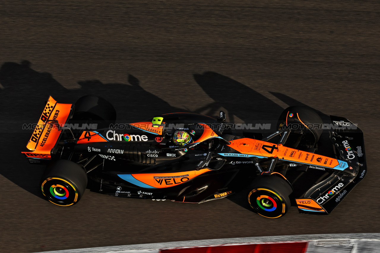 GP STATI UNITI, Lando Norris (GBR) McLaren MCL60.

21.10.2023. Formula 1 World Championship, Rd 19, United States Grand Prix, Austin, Texas, USA, Sprint Day.

 - www.xpbimages.com, EMail: requests@xpbimages.com © Copyright: Coates / XPB Images