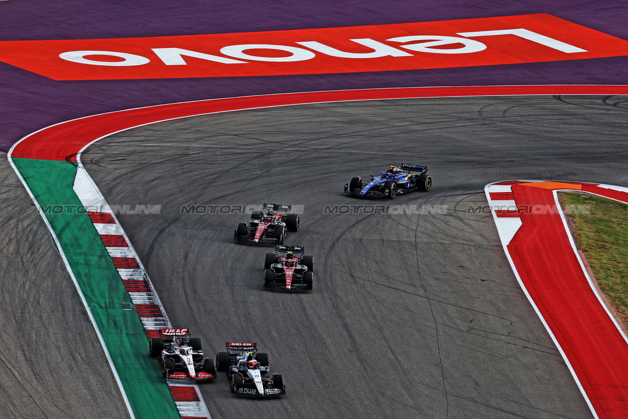 GP STATI UNITI, Kevin Magnussen (DEN) Haas VF-23 e Yuki Tsunoda (JPN) AlphaTauri AT04 battle for position.

21.10.2023. Formula 1 World Championship, Rd 19, United States Grand Prix, Austin, Texas, USA, Sprint Day.

 - www.xpbimages.com, EMail: requests@xpbimages.com © Copyright: Coates / XPB Images
