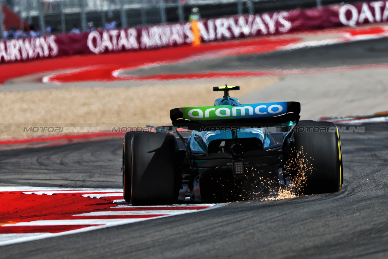 GP STATI UNITI, Fernando Alonso (ESP) Aston Martin F1 Team AMR23 sends sparks flying.

21.10.2023. Formula 1 World Championship, Rd 19, United States Grand Prix, Austin, Texas, USA, Sprint Day.

 - www.xpbimages.com, EMail: requests@xpbimages.com © Copyright: Coates / XPB Images
