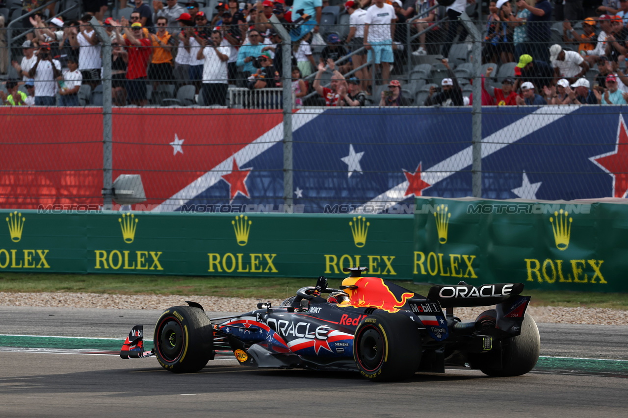 GP STATI UNITI, Max Verstappen (NLD) Red Bull Racing RB19 celebrates at the end of Sprint.

21.10.2023. Formula 1 World Championship, Rd 19, United States Grand Prix, Austin, Texas, USA, Sprint Day.

- www.xpbimages.com, EMail: requests@xpbimages.com © Copyright: Moy / XPB Images