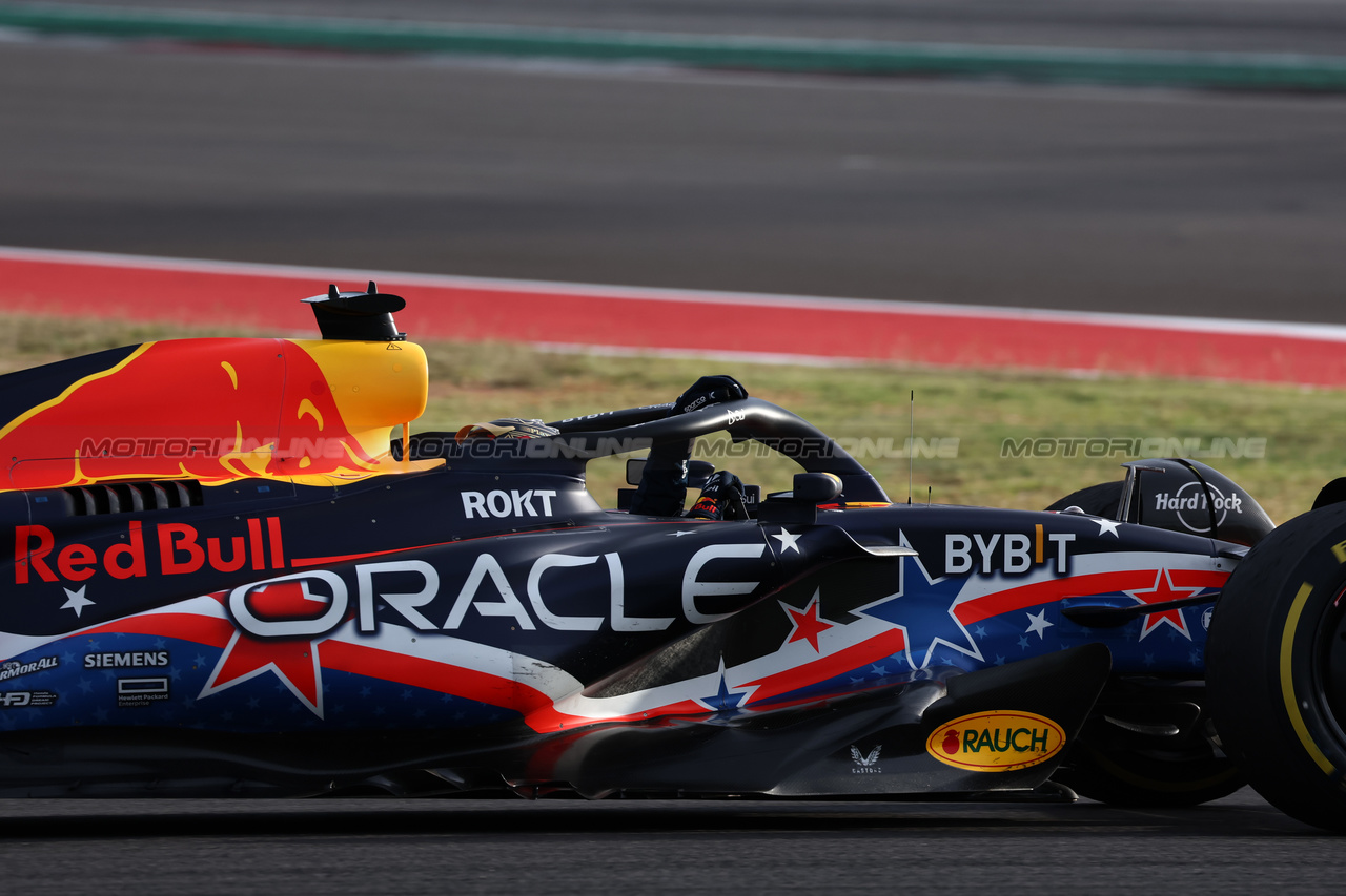 GP STATI UNITI, Max Verstappen (NLD) Red Bull Racing RB19 celebrates at the end of Sprint.

21.10.2023. Formula 1 World Championship, Rd 19, United States Grand Prix, Austin, Texas, USA, Sprint Day.

- www.xpbimages.com, EMail: requests@xpbimages.com © Copyright: Moy / XPB Images