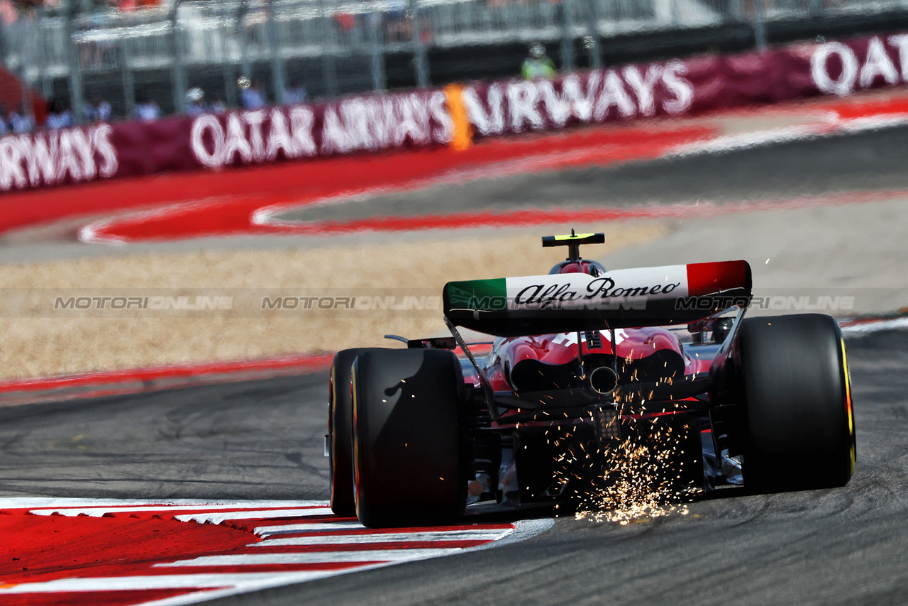 GP STATI UNITI, Zhou Guanyu (CHN) Alfa Romeo F1 Team C43 sends sparks flying.

21.10.2023. Formula 1 World Championship, Rd 19, United States Grand Prix, Austin, Texas, USA, Sprint Day.

 - www.xpbimages.com, EMail: requests@xpbimages.com © Copyright: Coates / XPB Images