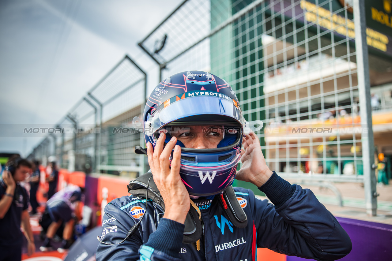 GP STATI UNITI, Alexander Albon (THA) Williams Racing on the grid.

21.10.2023. Formula 1 World Championship, Rd 19, United States Grand Prix, Austin, Texas, USA, Sprint Day.

- www.xpbimages.com, EMail: requests@xpbimages.com © Copyright: Bearne / XPB Images