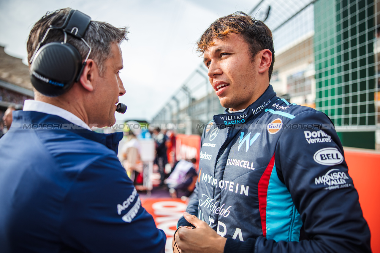 GP STATI UNITI, Alexander Albon (THA) Williams Racing on the grid.

21.10.2023. Formula 1 World Championship, Rd 19, United States Grand Prix, Austin, Texas, USA, Sprint Day.

- www.xpbimages.com, EMail: requests@xpbimages.com © Copyright: Bearne / XPB Images