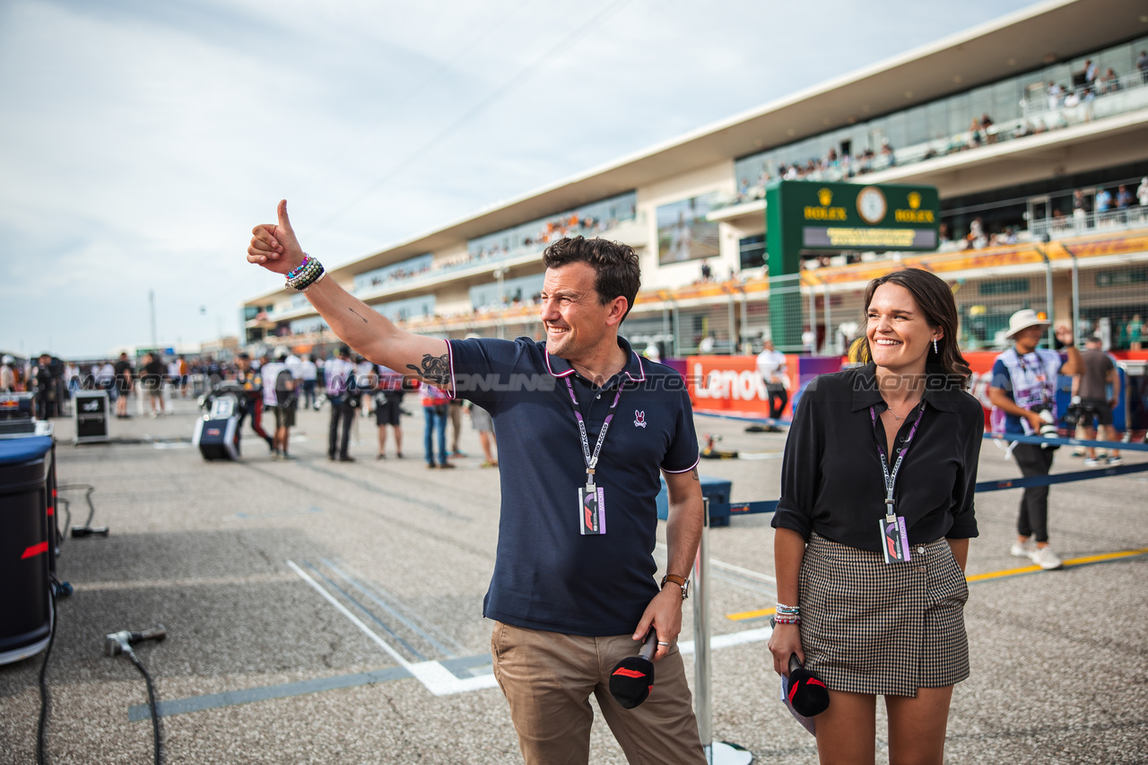 GP STATI UNITI, (L to R): Will Buxton (GBR) F1 Digital Presenter with Laura Winter (GBR) F1 Presenter.

21.10.2023. Formula 1 World Championship, Rd 19, United States Grand Prix, Austin, Texas, USA, Sprint Day.

- www.xpbimages.com, EMail: requests@xpbimages.com © Copyright: Bearne / XPB Images