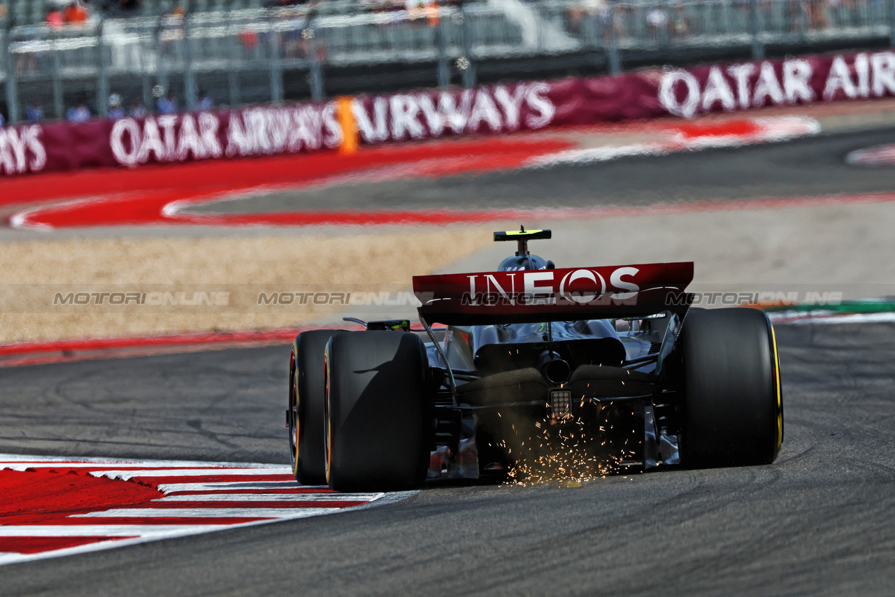 GP STATI UNITI, Lewis Hamilton (GBR) Mercedes AMG F1 W14 sends sparks flying.

21.10.2023. Formula 1 World Championship, Rd 19, United States Grand Prix, Austin, Texas, USA, Sprint Day.

 - www.xpbimages.com, EMail: requests@xpbimages.com © Copyright: Coates / XPB Images