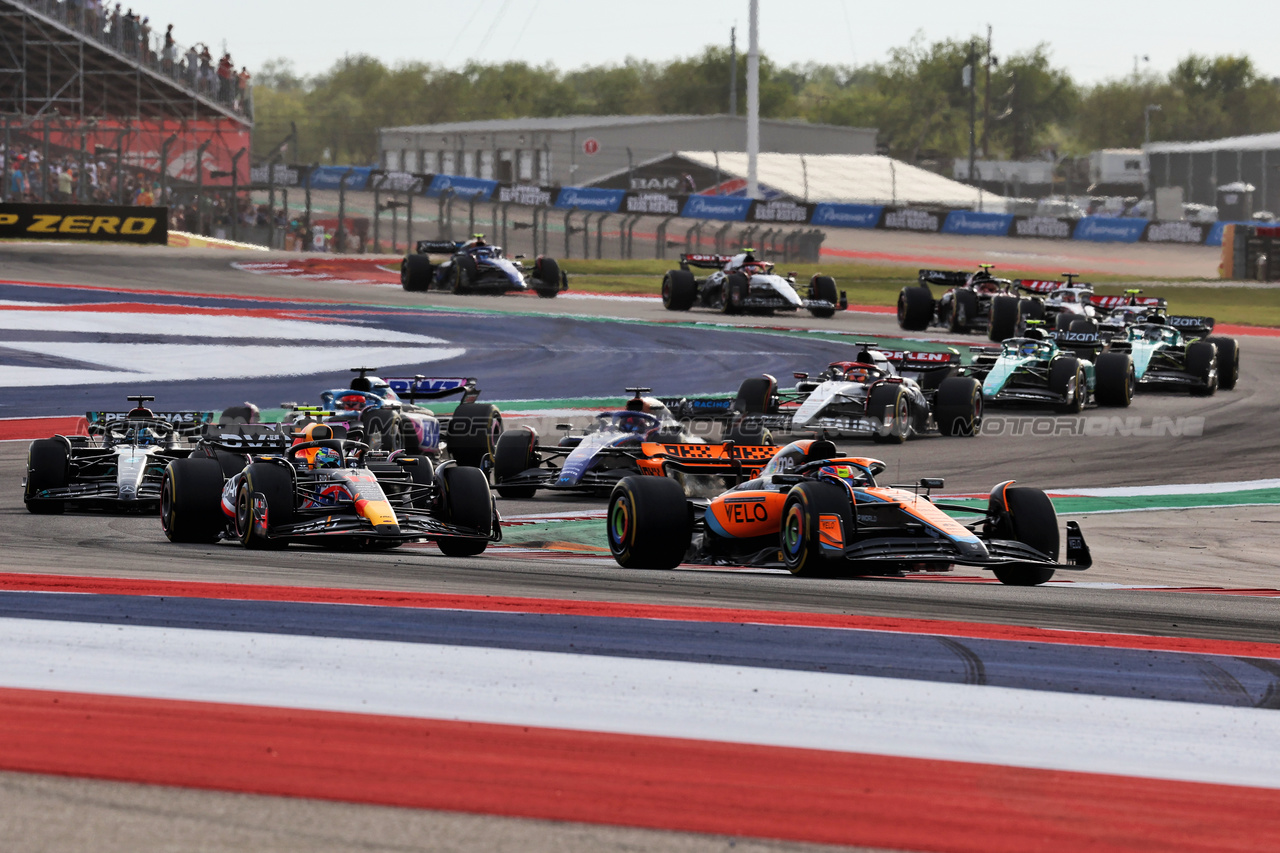 GP STATI UNITI, Oscar Piastri (AUS) McLaren MCL60 at the partenza of Sprint.

21.10.2023. Formula 1 World Championship, Rd 19, United States Grand Prix, Austin, Texas, USA, Sprint Day.

 - www.xpbimages.com, EMail: requests@xpbimages.com © Copyright: Rew / XPB Images