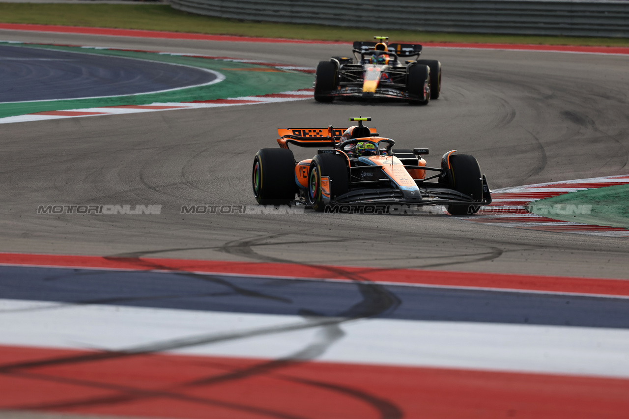 GP STATI UNITI, Lando Norris (GBR) McLaren MCL60.

21.10.2023. Formula 1 World Championship, Rd 19, United States Grand Prix, Austin, Texas, USA, Sprint Day.

 - www.xpbimages.com, EMail: requests@xpbimages.com © Copyright: Rew / XPB Images