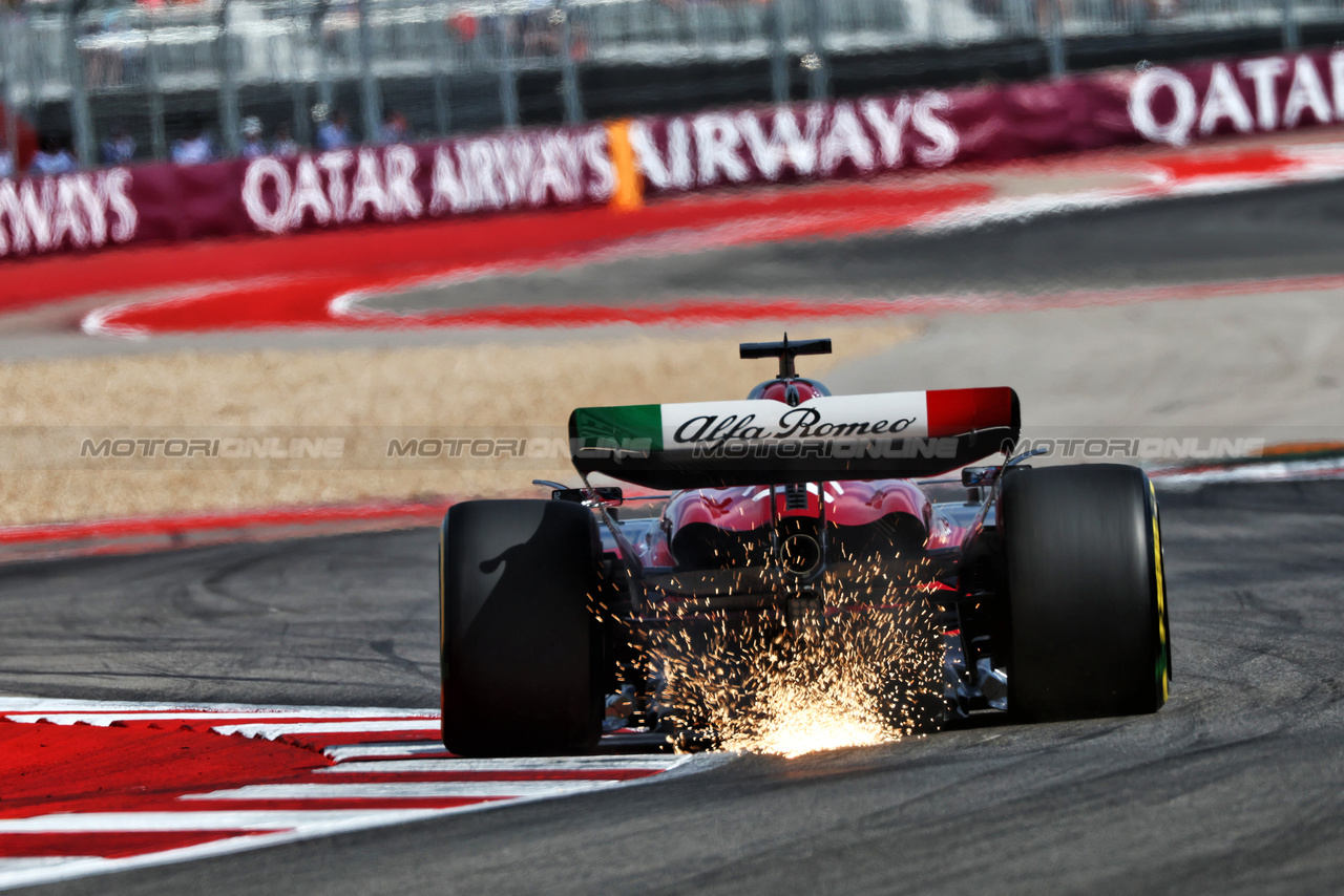 GP STATI UNITI, Valtteri Bottas (FIN) Alfa Romeo F1 Team C43 sends sparks flying.

21.10.2023. Formula 1 World Championship, Rd 19, United States Grand Prix, Austin, Texas, USA, Sprint Day.

 - www.xpbimages.com, EMail: requests@xpbimages.com © Copyright: Coates / XPB Images