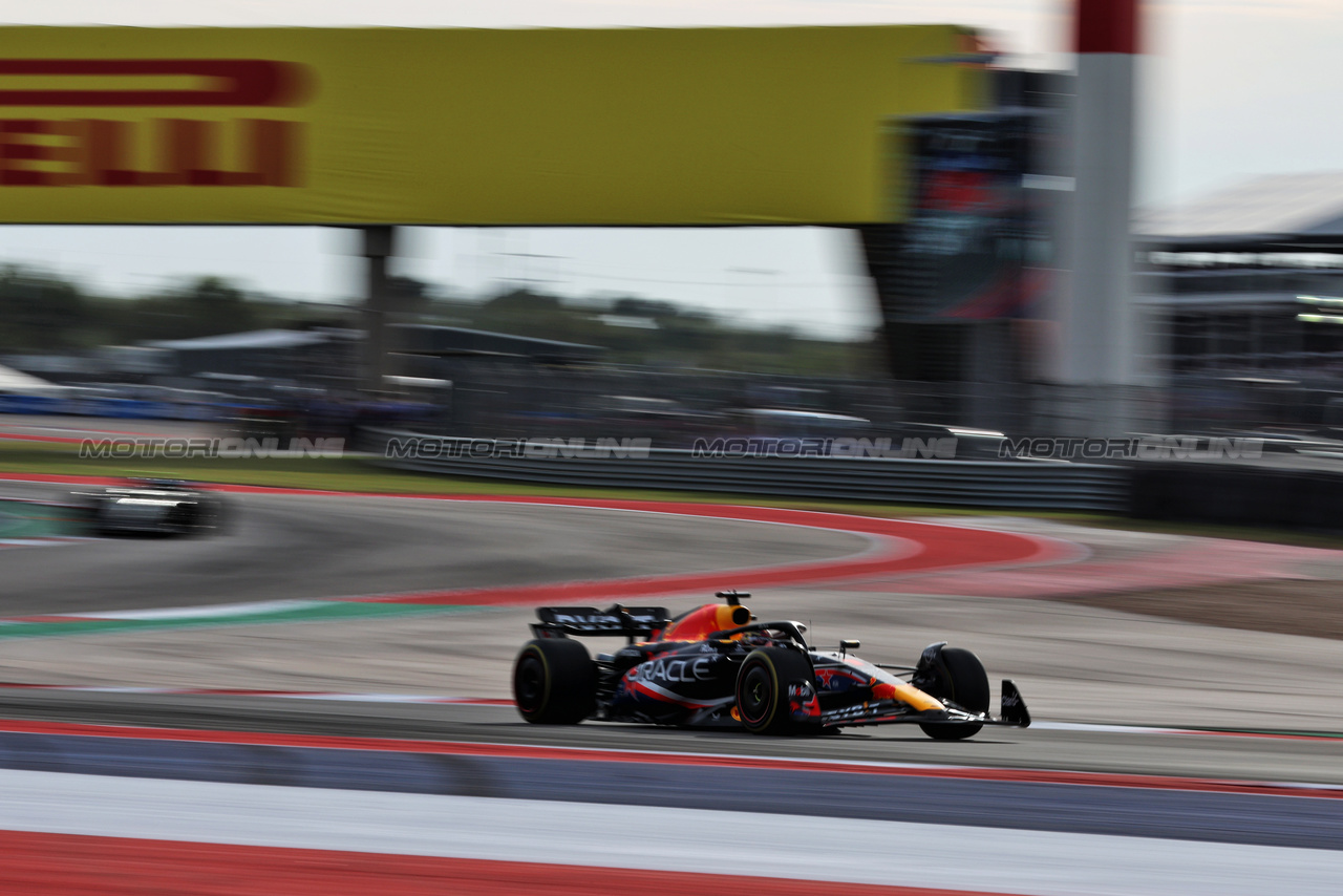 GP STATI UNITI, Max Verstappen (NLD) Red Bull Racing RB19.

21.10.2023. Formula 1 World Championship, Rd 19, United States Grand Prix, Austin, Texas, USA, Sprint Day.

 - www.xpbimages.com, EMail: requests@xpbimages.com © Copyright: Rew / XPB Images