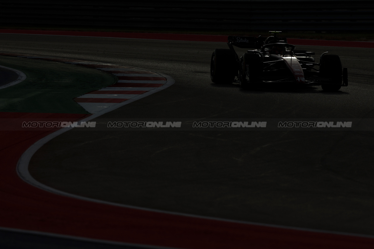 GP STATI UNITI, Zhou Guanyu (CHN) Alfa Romeo F1 Team C43.

21.10.2023. Formula 1 World Championship, Rd 19, United States Grand Prix, Austin, Texas, USA, Sprint Day.

 - www.xpbimages.com, EMail: requests@xpbimages.com © Copyright: Rew / XPB Images