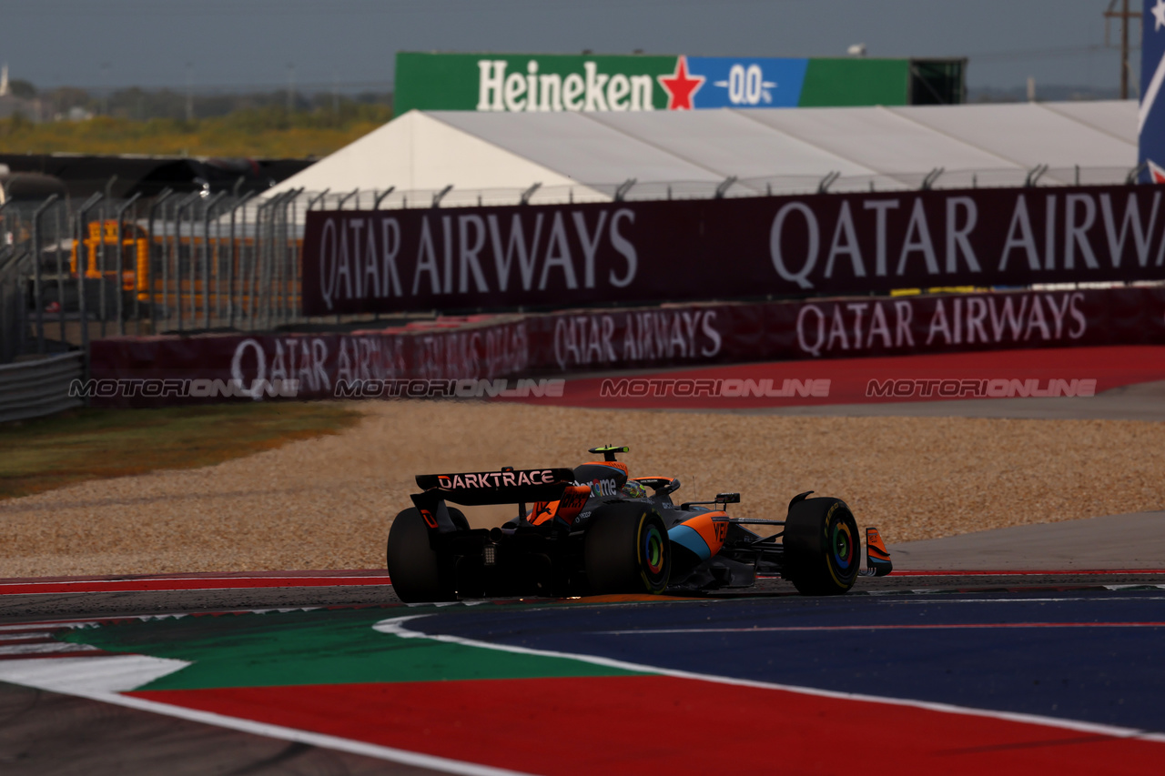 GP STATI UNITI, Lando Norris (GBR) McLaren MCL60.

21.10.2023. Formula 1 World Championship, Rd 19, United States Grand Prix, Austin, Texas, USA, Sprint Day.

 - www.xpbimages.com, EMail: requests@xpbimages.com © Copyright: Rew / XPB Images