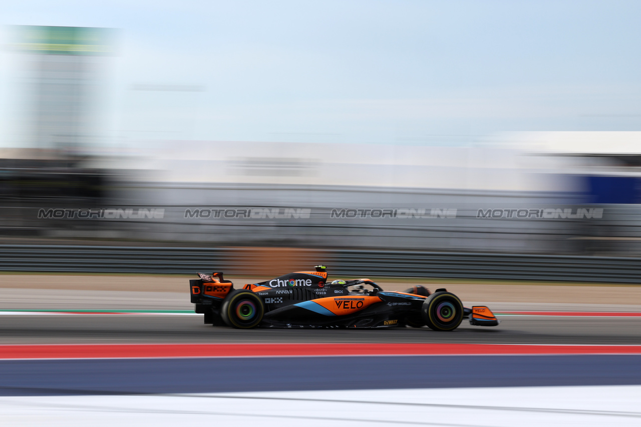 GP STATI UNITI, Lando Norris (GBR) McLaren MCL60.

21.10.2023. Formula 1 World Championship, Rd 19, United States Grand Prix, Austin, Texas, USA, Sprint Day.

 - www.xpbimages.com, EMail: requests@xpbimages.com © Copyright: Rew / XPB Images