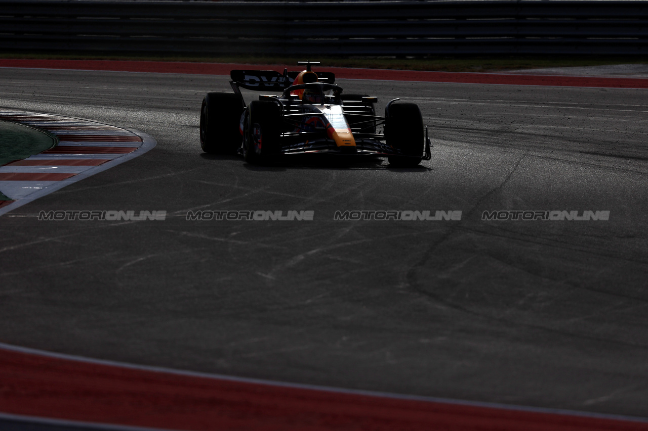 GP STATI UNITI, Max Verstappen (NLD) Red Bull Racing RB19.

21.10.2023. Formula 1 World Championship, Rd 19, United States Grand Prix, Austin, Texas, USA, Sprint Day.

 - www.xpbimages.com, EMail: requests@xpbimages.com © Copyright: Rew / XPB Images