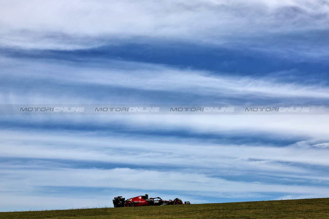 GP STATI UNITI, Zhou Guanyu (CHN) Alfa Romeo F1 Team C43.

21.10.2023. Formula 1 World Championship, Rd 19, United States Grand Prix, Austin, Texas, USA, Sprint Day.

 - www.xpbimages.com, EMail: requests@xpbimages.com © Copyright: Coates / XPB Images
