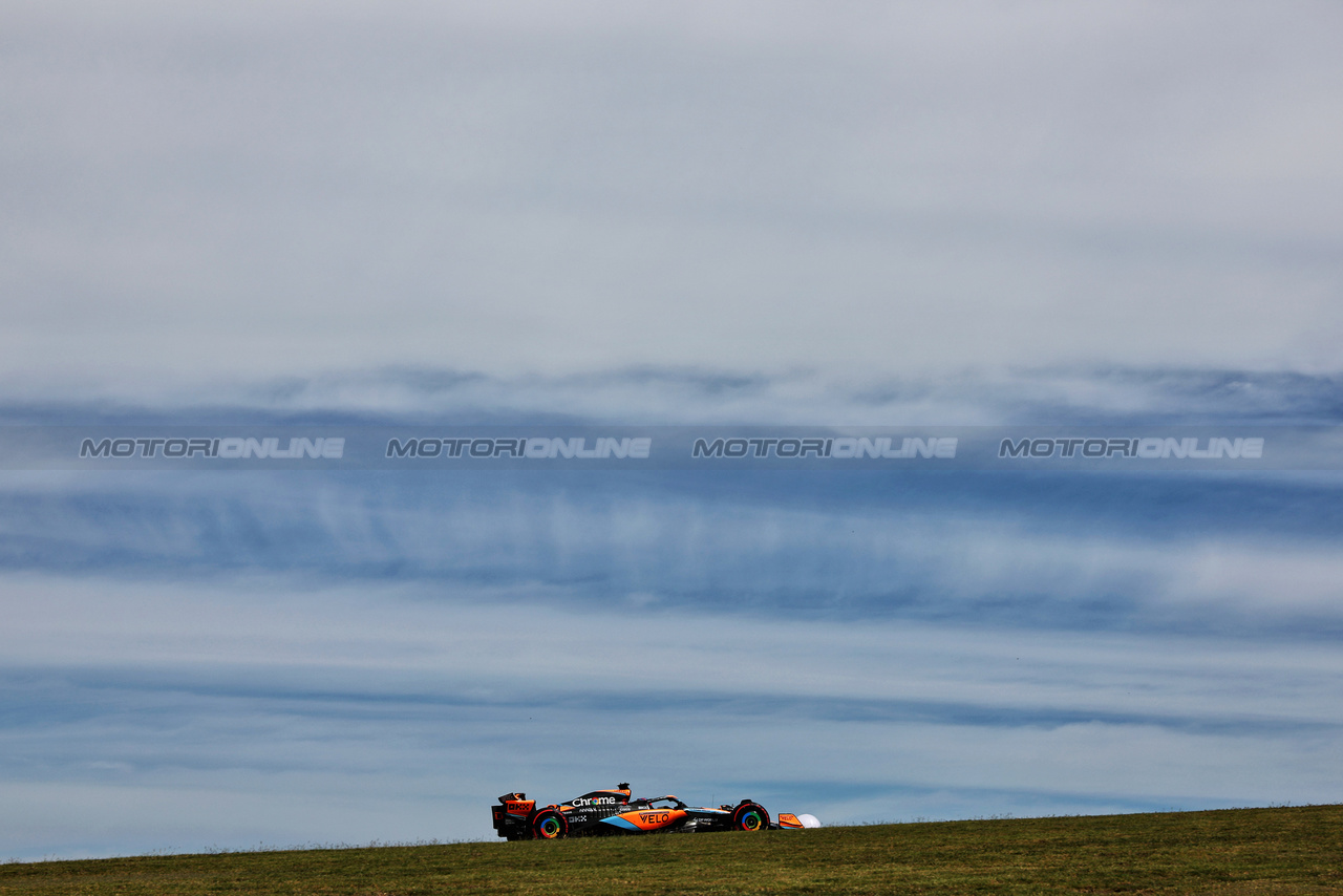 GP STATI UNITI, Oscar Piastri (AUS) McLaren MCL60.

21.10.2023. Formula 1 World Championship, Rd 19, United States Grand Prix, Austin, Texas, USA, Sprint Day.

 - www.xpbimages.com, EMail: requests@xpbimages.com © Copyright: Coates / XPB Images