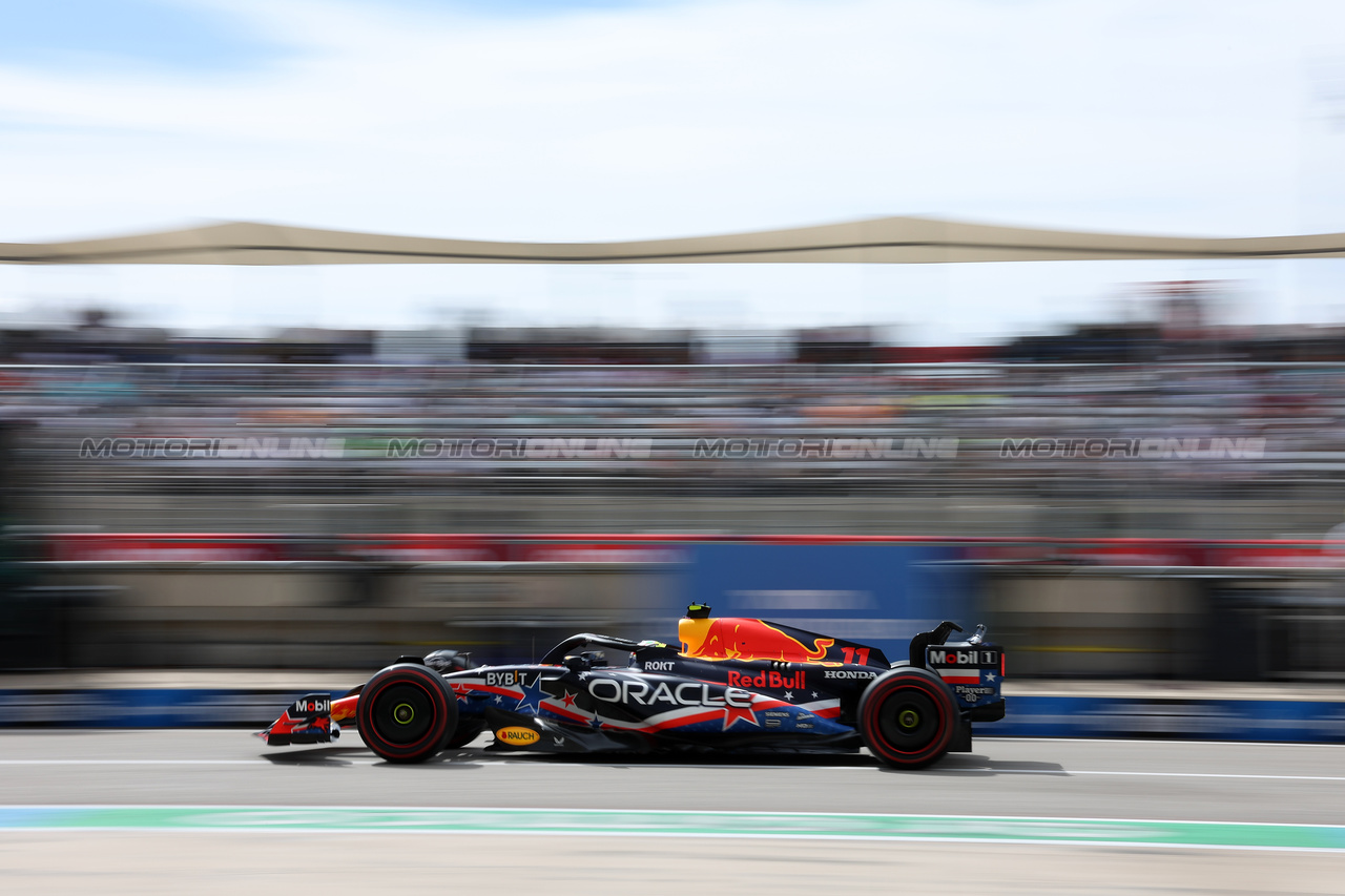 GP STATI UNITI, Sergio Perez (MEX) Red Bull Racing RB19.

21.10.2023. Formula 1 World Championship, Rd 19, United States Grand Prix, Austin, Texas, USA, Sprint Day.

 - www.xpbimages.com, EMail: requests@xpbimages.com © Copyright: Rew / XPB Images