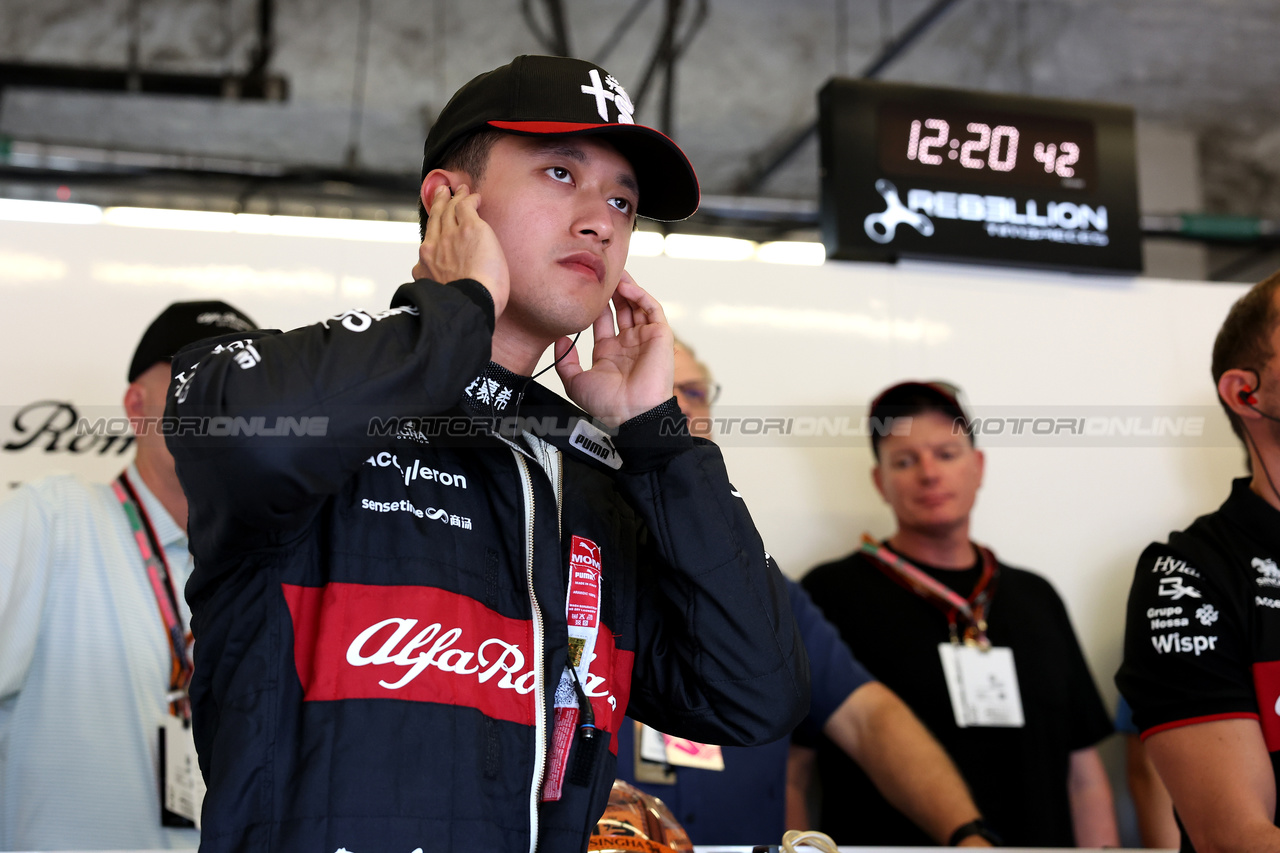 GP STATI UNITI, Zhou Guanyu (CHN) Alfa Romeo F1 Team.

21.10.2023. Formula 1 World Championship, Rd 19, United States Grand Prix, Austin, Texas, USA, Sprint Day.

 - www.xpbimages.com, EMail: requests@xpbimages.com © Copyright: Rew / XPB Images