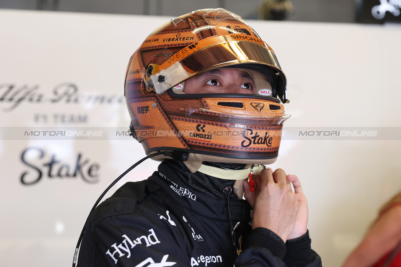 GP STATI UNITI, Zhou Guanyu (CHN) Alfa Romeo F1 Team.

21.10.2023. Formula 1 World Championship, Rd 19, United States Grand Prix, Austin, Texas, USA, Sprint Day.

 - www.xpbimages.com, EMail: requests@xpbimages.com © Copyright: Rew / XPB Images