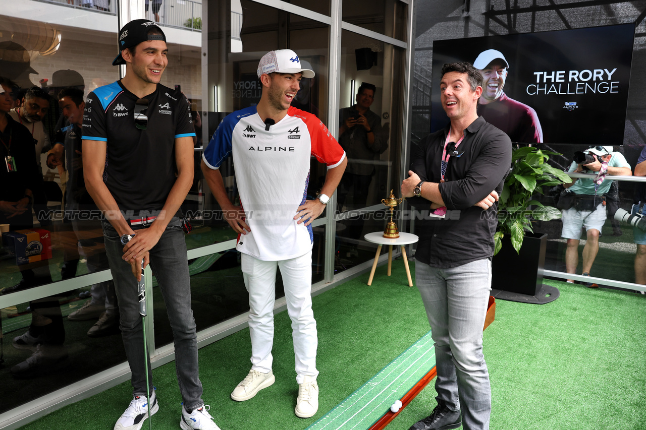 GP STATI UNITI, (L to R): Esteban Ocon (FRA) Alpine F1 Team with Pierre Gasly (FRA) Alpine F1 Team e Rory McIlroy (GBR) Professional Golfer e Otro Capital Alpine F1 Team Investor.

21.10.2023. Formula 1 World Championship, Rd 19, United States Grand Prix, Austin, Texas, USA, Sprint Day.

- www.xpbimages.com, EMail: requests@xpbimages.com © Copyright: Bearne / XPB Images