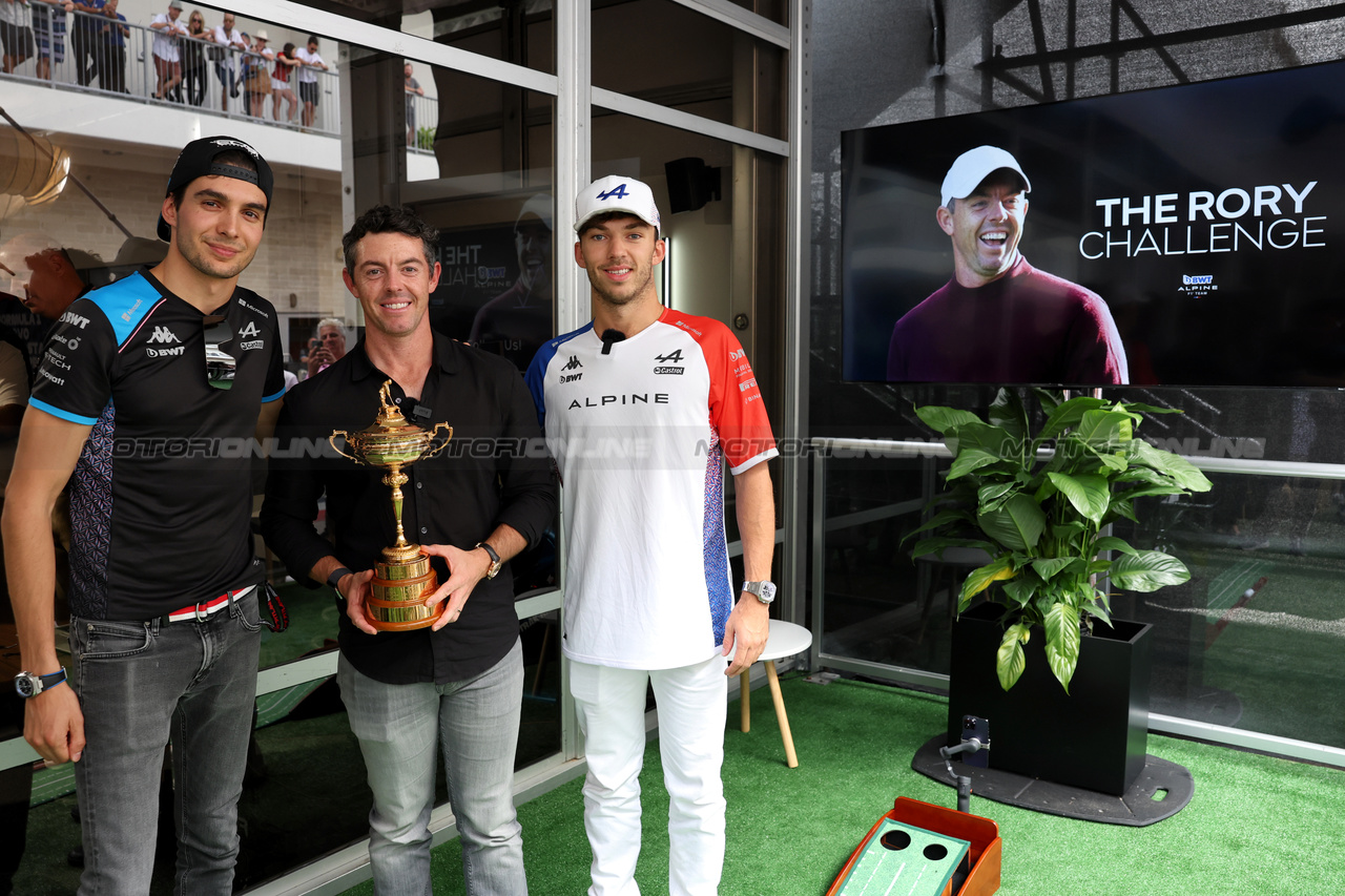 GP STATI UNITI, (L to R): Esteban Ocon (FRA) Alpine F1 Team with Rory McIlroy (GBR) Professional Golfer e Otro Capital Alpine F1 Team Investor e Pierre Gasly (FRA) Alpine F1 Team.

21.10.2023. Formula 1 World Championship, Rd 19, United States Grand Prix, Austin, Texas, USA, Sprint Day.

- www.xpbimages.com, EMail: requests@xpbimages.com © Copyright: Bearne / XPB Images