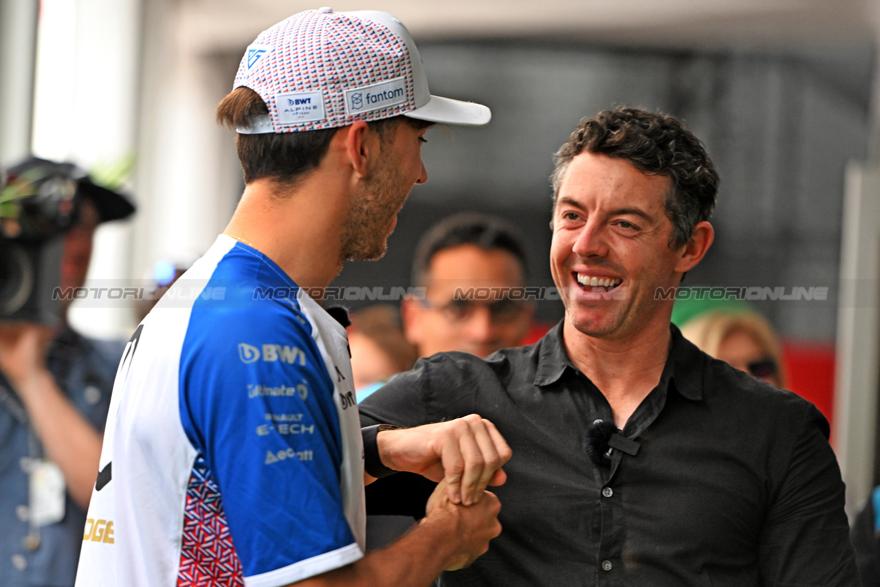 GP STATI UNITI, (L to R): Pierre Gasly (FRA) Alpine F1 Team with Rory McIlroy (GBR) Professional Golfer e Otro Capital Alpine F1 Team Investor.

21.10.2023. Formula 1 World Championship, Rd 19, United States Grand Prix, Austin, Texas, USA, Sprint Day.

- www.xpbimages.com, EMail: requests@xpbimages.com © Copyright: Price / XPB Images