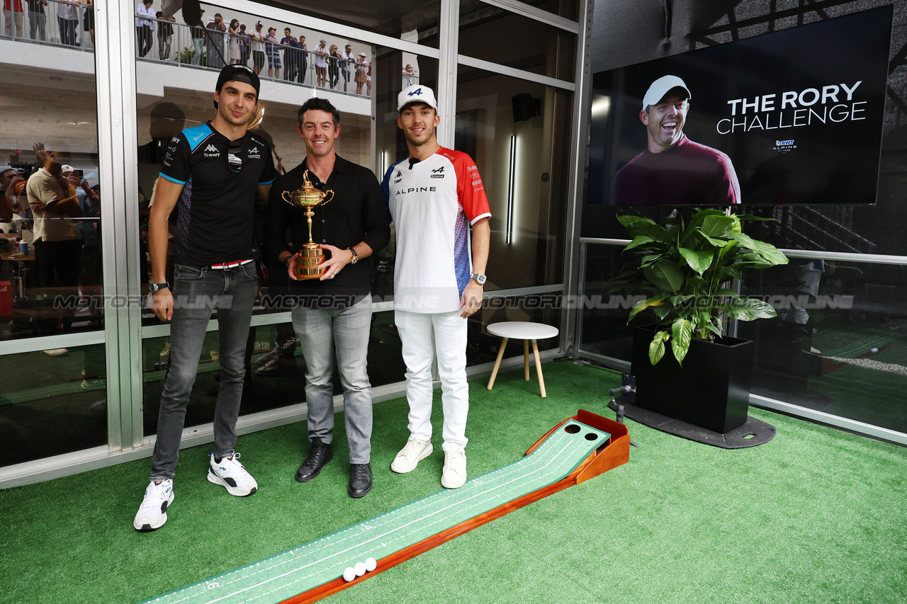 GP STATI UNITI, (L to R): Esteban Ocon (FRA) Alpine F1 Team with Rory McIlroy (GBR) Professional Golfer e Otro Capital Alpine F1 Team Investor e Pierre Gasly (FRA) Alpine F1 Team.

21.10.2023. Formula 1 World Championship, Rd 19, United States Grand Prix, Austin, Texas, USA, Sprint Day.

- www.xpbimages.com, EMail: requests@xpbimages.com © Copyright: Moy / XPB Images