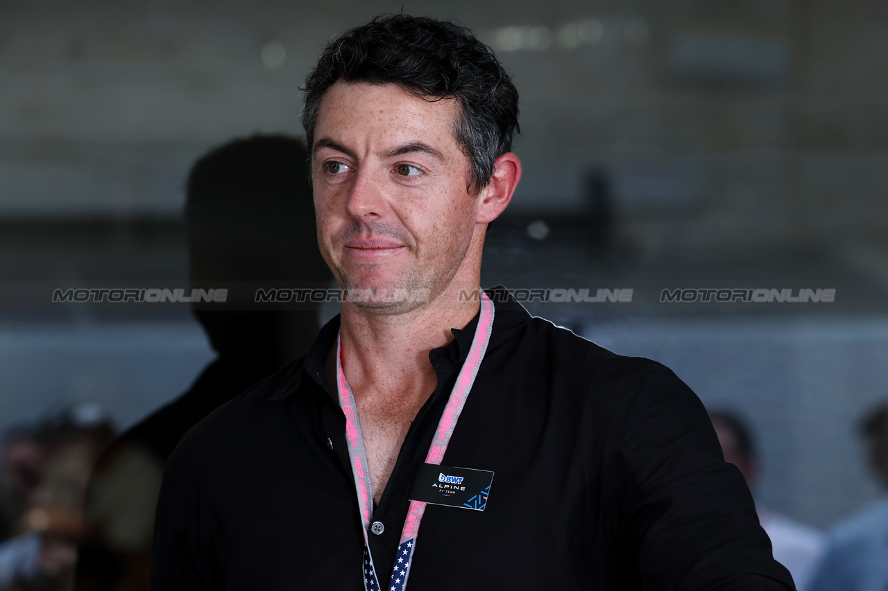 GP STATI UNITI, Rory McIlroy (GBR) Professional Golfer e Otro Capital Alpine F1 Team Investor.

21.10.2023. Formula 1 World Championship, Rd 19, United States Grand Prix, Austin, Texas, USA, Sprint Day.

- www.xpbimages.com, EMail: requests@xpbimages.com © Copyright: Moy / XPB Images