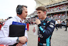GP STATI UNITI, Logan Sargeant (USA) Williams Racing with Gaetan Jego, Williams Racing Gara Engineer on the grid.
21.10.2023. Formula 1 World Championship, Rd 19, United States Grand Prix, Austin, Texas, USA, Sprint Day.
- www.xpbimages.com, EMail: requests@xpbimages.com © Copyright: Batchelor / XPB Images
