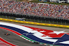 GP STATI UNITI, Max Verstappen (NLD) Red Bull Racing RB19 davanti a Lewis Hamilton (GBR) Mercedes AMG F1 W14.
21.10.2023. Formula 1 World Championship, Rd 19, United States Grand Prix, Austin, Texas, USA, Sprint Day.
 - www.xpbimages.com, EMail: requests@xpbimages.com © Copyright: Coates / XPB Images